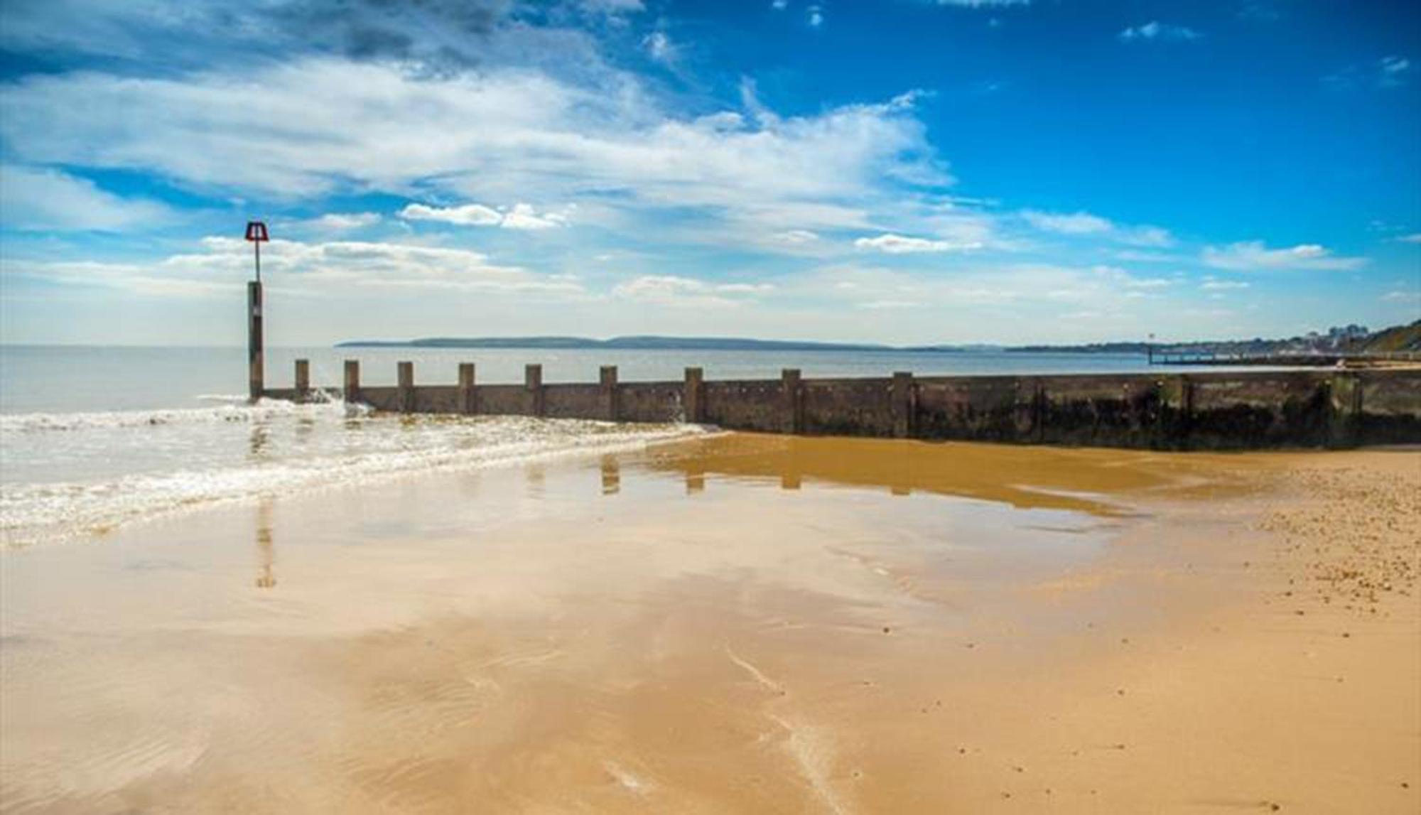 Apartment A Beautiful With Stunning Sea Views & Private Balcony Bournemouth