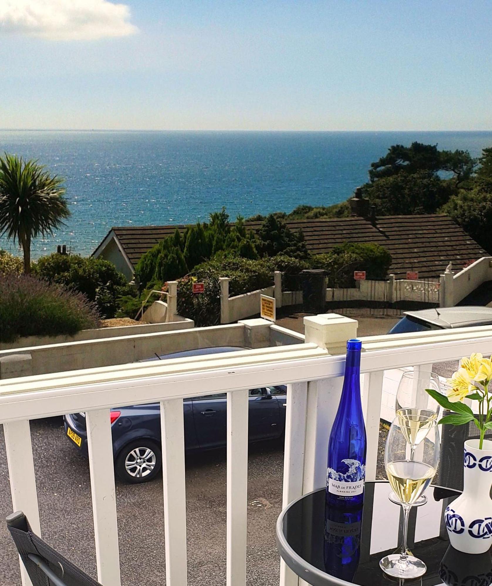 Apartment A Beautiful With Stunning Sea Views & Private Balcony *