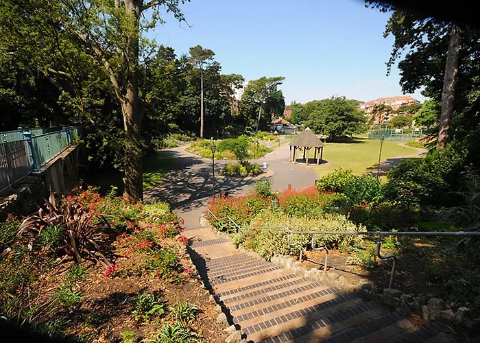 A Beautiful Apartment With Stunning Sea Views & Private Balcony